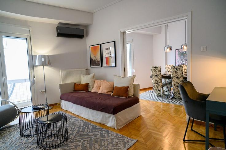 Athens South AthensのBuilding Leoforos Andrea Siggrou - district - 1237458 - ATHのアパートメントにある、モダンな家具を備えたエレガントなデザインのリビングルーム Athens South AthensのBuilding Leoforos Andrea Siggrou - district - 1237458 - ATHのアパートメントにある、モダンな家具を備えたエレガントなデザインのリビングルーム