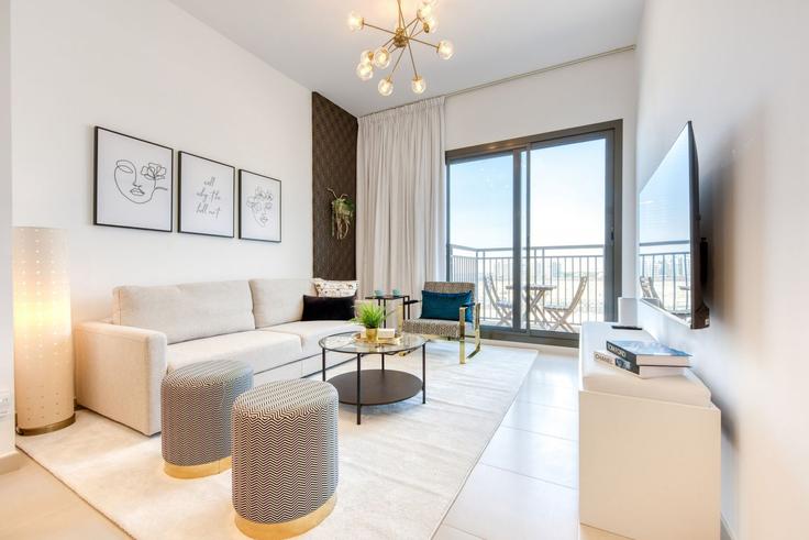 Building Tariaq Bedon Esm - dlx-holiday-homes - 1238589 - DXB adresindeki bir dairede modern mobilyalarla zarif bir şekilde tasarlanmış oturma odası Dubai, Dubai Building Tariaq Bedon Esm - dlx-holiday-homes - 1238589 - DXB adresindeki bir dairede modern mobilyalarla zarif bir şekilde tasarlanmış oturma odası Dubai, Dubai