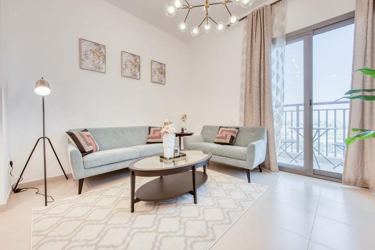 Elegant gestaltetes Wohnzimmer mit moderner Einrichtung in einer Wohnung im Building F Street - dlx-holiday-homes - 1238698 - DXB in Dubai, Dubai Elegant gestaltetes Wohnzimmer mit moderner Einrichtung in einer Wohnung im Building F Street - dlx-holiday-homes - 1238698 - DXB in Dubai, Dubai