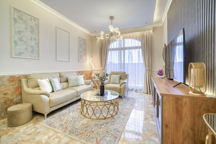 Jumeirah Village, Dubai에 위치한 Building Tariaq Bedon Esm - dlx-holiday-homes - 1238738 - DXB 아파트의 세련된 인테리어가 돋보이는 거실