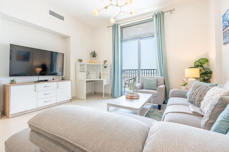 Salle de séjour élégante avec mobilier moderne dans un appartement à Building Tariaq Bedon Esm - dlx-holiday-homes - 1238714 - DXB à Me'aisem First, Dubai