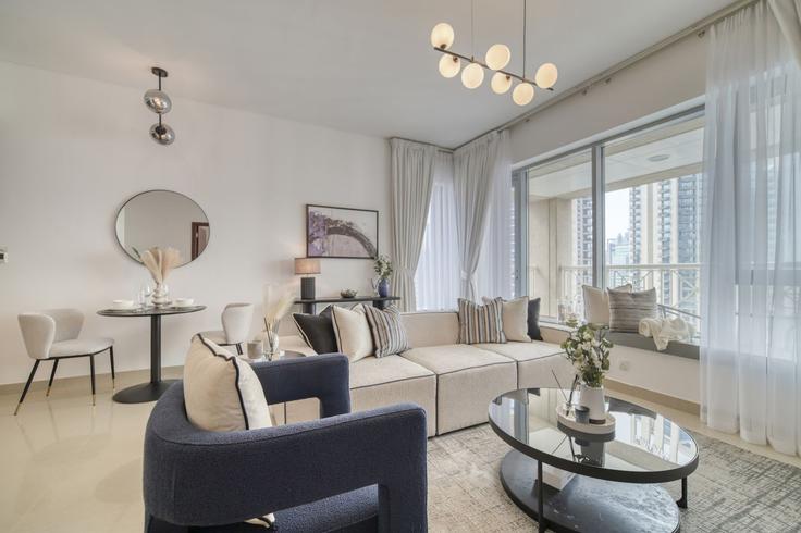 Salle de séjour élégante avec mobilier moderne dans un appartement à Building Tariaq Bedon Esm - dlx-holiday-homes - 1238610 - DXB à Downtown Dubai, Dubai Salle de séjour élégante avec mobilier moderne dans un appartement à Building Tariaq Bedon Esm - dlx-holiday-homes - 1238610 - DXB à Downtown Dubai, Dubai
