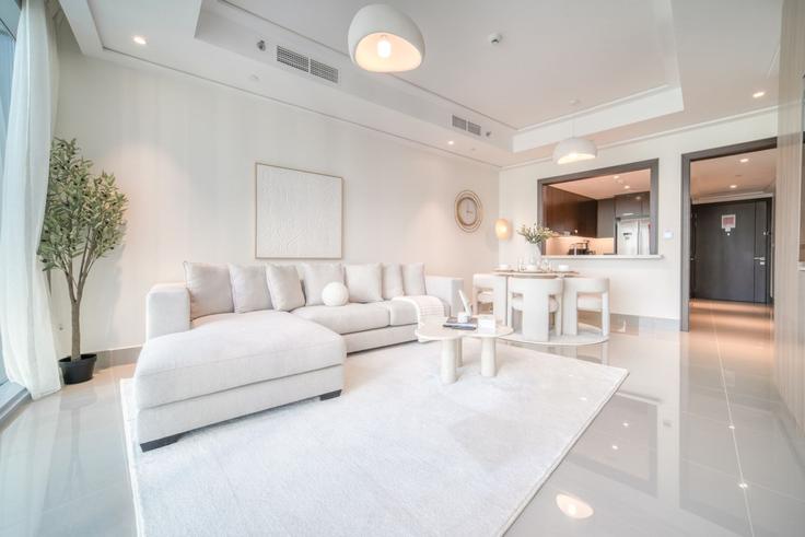 Salle de séjour élégante avec mobilier moderne dans un appartement à Building Tariaq Bedon Esm - dlx-holiday-homes - 1238839 - DXB à Downtown Dubai, Dubai