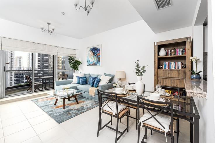 Dubai Marina, Dubai에 위치한 Building King Salman Bin Abdulaziz Al Saud Street - dlx-holiday-homes - 1239005 - DXB 아파트의 세련된 인테리어가 돋보이는 거실