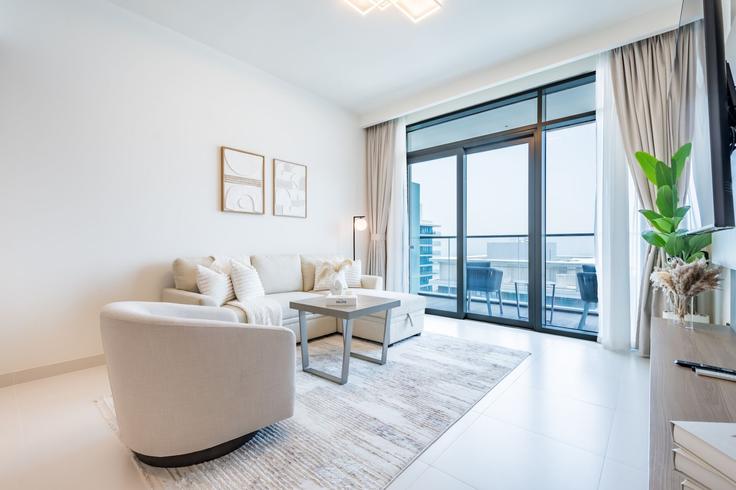 The Palm Jumeirah, Dubai에 위치한 Building Tariaq Bedon Esm - dlx-holiday-homes - 1239045 - DXB 아파트의 세련된 인테리어가 돋보이는 거실
