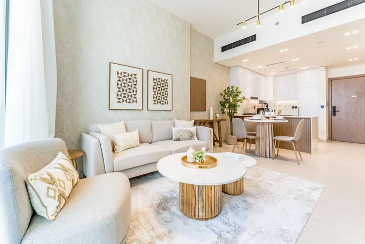 Salle de séjour élégante avec mobilier moderne dans un appartement à Building Bijada Boulevard North - dlx-holiday-homes - 1239269 - DXB à Jumeirah Village, Dubai