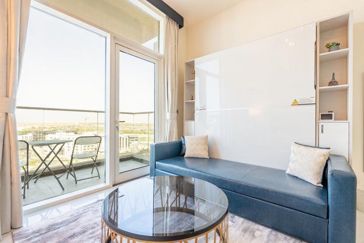 Salle de séjour élégante avec mobilier moderne dans un appartement à Building Tariaq Bedon Esm - dlx-holiday-homes - 1239338 à Al Barsha South Third, Dubai