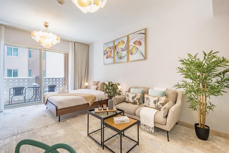 Salle de séjour élégante avec mobilier moderne dans un appartement à Building Tariaq Bedon Esm - dlx-holiday-homes - 1239217 à Hessyan First, Dubai Salle de séjour élégante avec mobilier moderne dans un appartement à Building Tariaq Bedon Esm - dlx-holiday-homes - 1239217 à Hessyan First, Dubai