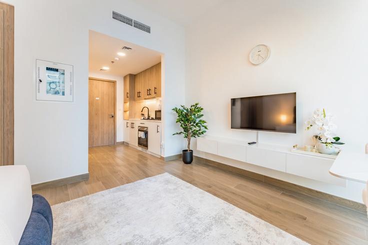 Dubai Al Yalayis 2のBuilding Tariaq Bedon Esm - dlx-holiday-homes - 1239226のアパートメントにある、モダンな家具を備えたエレガントなデザインのリビングルーム