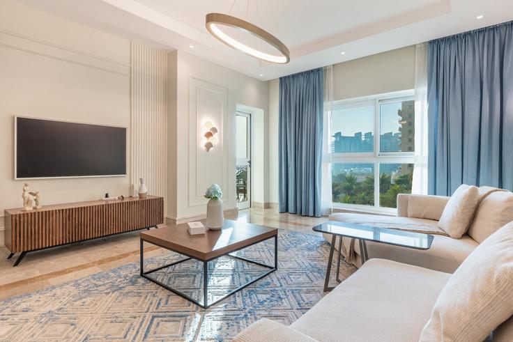 Salle de séjour élégante avec mobilier moderne dans un appartement à Building Palm Jumeirah Rd - dlx-holiday-homes - 1239248 à The Palm Jumeirah, Dubai Salle de séjour élégante avec mobilier moderne dans un appartement à Building Palm Jumeirah Rd - dlx-holiday-homes - 1239248 à The Palm Jumeirah, Dubai