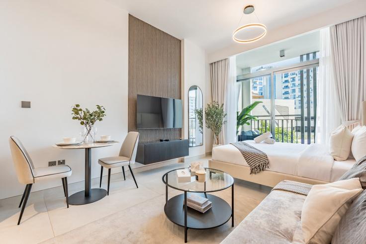 Building Tariaq Bedon Esm - dlx-holiday-homes - 1239089 adresindeki bir dairede modern mobilyalarla zarif bir şekilde tasarlanmış oturma odası Al Barsha South Third, Dubai