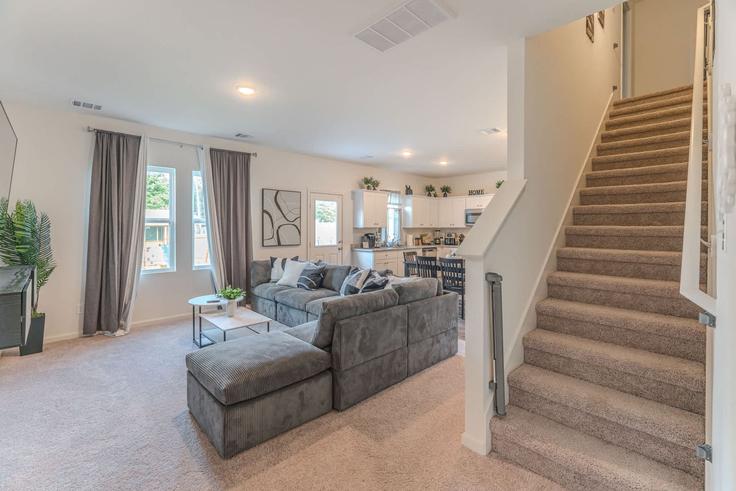 Houston HoustonのBuilding Woodwick Street - dnj-living - 1283919のアパートメントにある、モダンな家具を備えたエレガントなデザインのリビングルーム