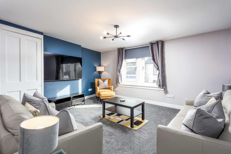 Heathfield and Newton, Ayr에 위치한 Building Peebles Street - donniniapartments - 1474778 유닛의 세련된 인테리어가 돋보이는 거실