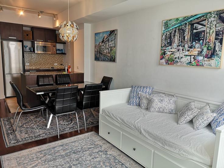 Old Toronto, Toronto에 위치한 Building York Street - downtown-toronto-vacations - 1347739 유닛의 세련된 인테리어가 돋보이는 거실