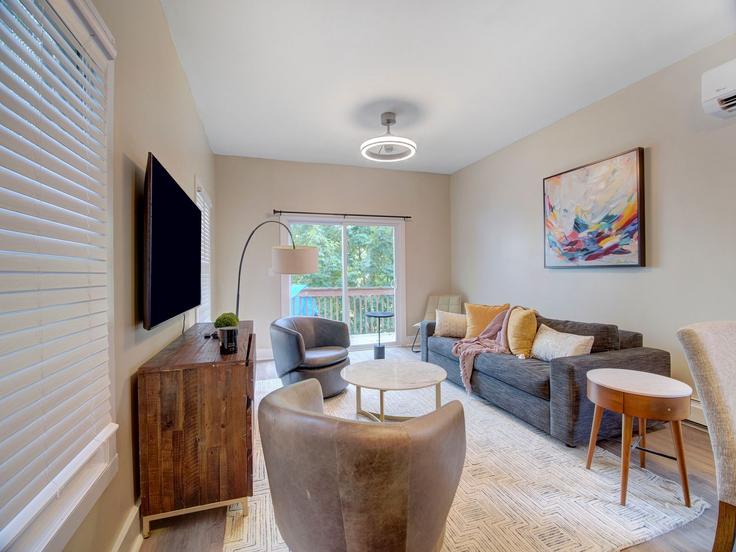 Building Britton Street - dream-stays - 1501172 adresindeki bir dairede modern mobilyalarla zarif bir şekilde tasarlanmış oturma odası Jersey City, Jersey City Building Britton Street - dream-stays - 1501172 adresindeki bir dairede modern mobilyalarla zarif bir şekilde tasarlanmış oturma odası Jersey City, Jersey City