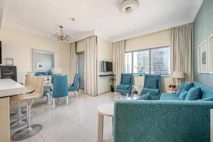 Elegante sala de estar con mobiliario moderno en un apartamento en Building Tariaq Bedon Esm - dream-wild-empire - 1321214 en Downtown Dubai, Dubai Elegante sala de estar con mobiliario moderno en un apartamento en Building Tariaq Bedon Esm - dream-wild-empire - 1321214 en Downtown Dubai, Dubai