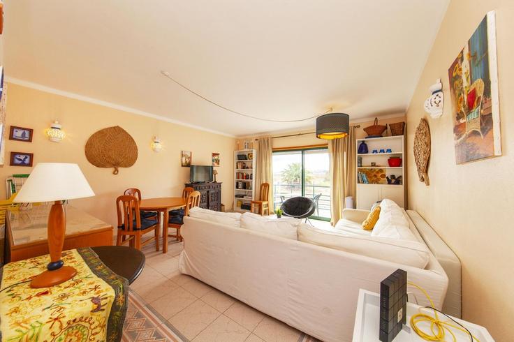 Salle de séjour élégante avec mobilier moderne dans un appartement à Building Rua Luís de Stau Monteiro - dreamalgarve-mediacao-imobiliria-lda - 1384248 à São Gonçalo de Lagos, Lagos Salle de séjour élégante avec mobilier moderne dans un appartement à Building Rua Luís de Stau Monteiro - dreamalgarve-mediacao-imobiliria-lda - 1384248 à São Gonçalo de Lagos, Lagos