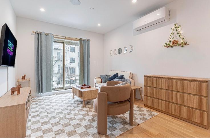 Salle de séjour élégante avec mobilier moderne dans un appartement à Building Cooper Street - dreamcity-stays - 1359084 à Brooklyn, New York Salle de séjour élégante avec mobilier moderne dans un appartement à Building Cooper Street - dreamcity-stays - 1359084 à Brooklyn, New York