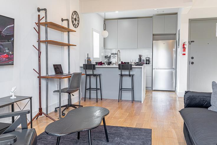 New York BrooklynのBuilding Decatur Street - dreamcity-stays - 1359086のアパートメントにある、モダンな家具を備えたエレガントなデザインのリビングルーム