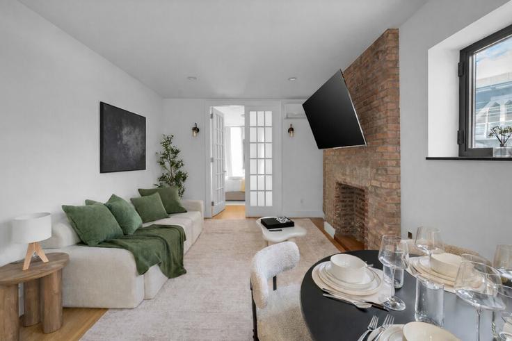 Elegantly designed living room with modern furnishings in an apartment at Building Manhattan Bridge - dreamcity-stays - 1516050 in Manhattan, New York