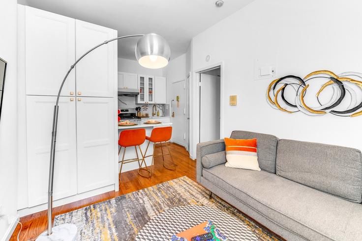 Elegantly designed living room with modern furnishings in an apartment at Building President Street - dreamcity-stays - 1359087 in Brooklyn, New York