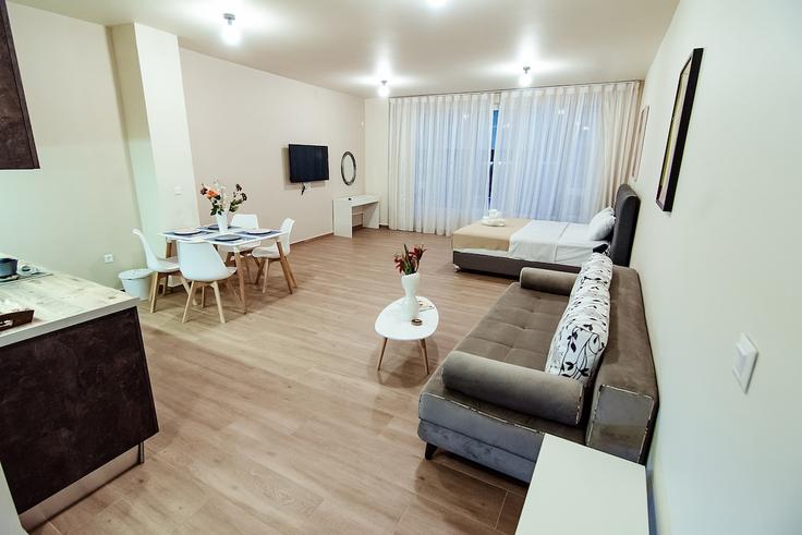 Central Athens, Athens에 위치한 Building Miaouli - dreamin-athens - 1239970 - ATH 아파트의 세련된 인테리어가 돋보이는 거실