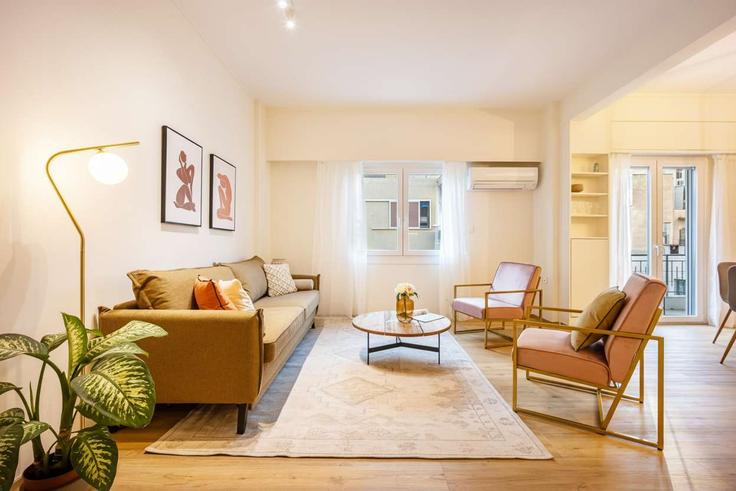 Salle de séjour élégante avec mobilier moderne dans un appartement à Building Kavalloti - dsad - 1610204 à Central Athens, Athens Salle de séjour élégante avec mobilier moderne dans un appartement à Building Kavalloti - dsad - 1610204 à Central Athens, Athens