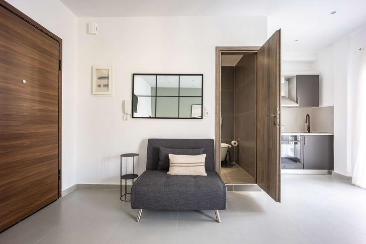 Salle de séjour élégante avec mobilier moderne dans un appartement à Building Kononos - dsad - 1610243 à Central Athens, Athens Salle de séjour élégante avec mobilier moderne dans un appartement à Building Kononos - dsad - 1610243 à Central Athens, Athens