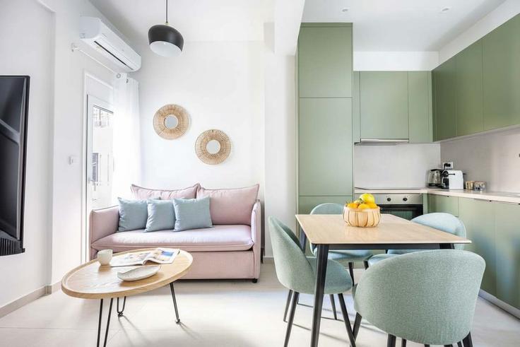 Salle de séjour élégante avec mobilier moderne dans un appartement à Building Matrozou - dsad - 1610194 à Central Athens, Athens