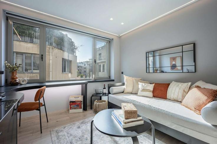 Building Protogenous - dsad - 1610196 adresindeki bir dairede modern mobilyalarla zarif bir şekilde tasarlanmış oturma odası Central Athens, Athens Building Protogenous - dsad - 1610196 adresindeki bir dairede modern mobilyalarla zarif bir şekilde tasarlanmış oturma odası Central Athens, Athens