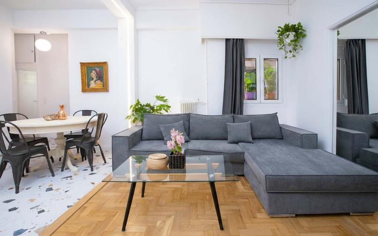 Sala de estar elegantemente projetada com móveis modernos em um apartamento no Building Falirou - dsad - 1610218 em Central Athens, Athens Sala de estar elegantemente projetada com móveis modernos em um apartamento no Building Falirou - dsad - 1610218 em Central Athens, Athens