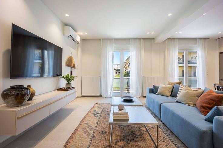 Elegant gestaltetes Wohnzimmer mit moderner Einrichtung in einer Wohnung im Building Formionos - dsad - 1610236 in Central Athens, Athens Elegant gestaltetes Wohnzimmer mit moderner Einrichtung in einer Wohnung im Building Formionos - dsad - 1610236 in Central Athens, Athens