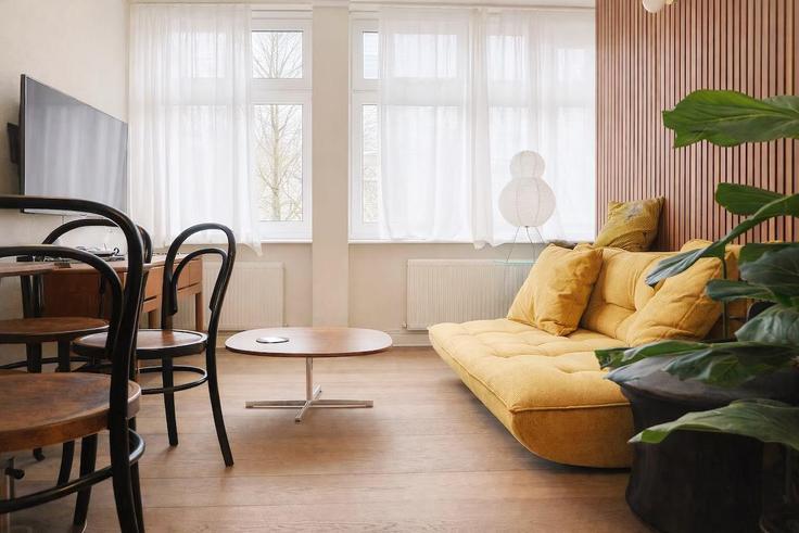 Building Grafton Way - duo-collective - 1375354 adresindeki bir dairede modern mobilyalarla zarif bir şekilde tasarlanmış oturma odası City of Westminster, London