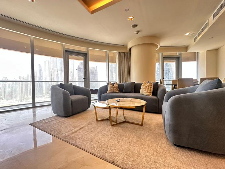 Building Tariaq Bedon Esm - durrani-holiday-homes-llc - 1294936 - DXB adresindeki bir dairede modern mobilyalarla zarif bir şekilde tasarlanmış oturma odası Downtown Dubai, Dubai Building Tariaq Bedon Esm - durrani-holiday-homes-llc - 1294936 - DXB adresindeki bir dairede modern mobilyalarla zarif bir şekilde tasarlanmış oturma odası Downtown Dubai, Dubai