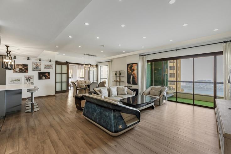 Sala de estar elegantemente projetada com móveis modernos em um apartamento no Building Al Yolat Street - dvh-holiday-homes-llc - 1312078 - DXB em Dubai Marina, Dubai Sala de estar elegantemente projetada com móveis modernos em um apartamento no Building Al Yolat Street - dvh-holiday-homes-llc - 1312078 - DXB em Dubai Marina, Dubai