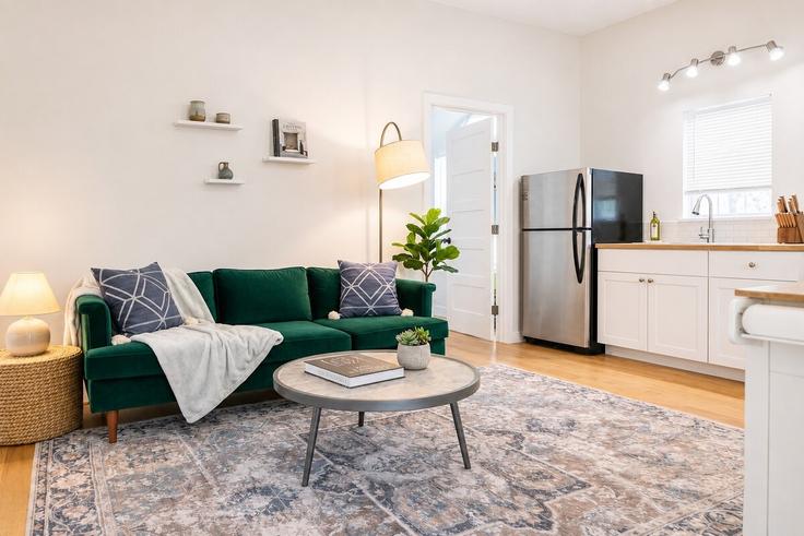 Austin AustinのBuilding Bengston Street - east-austin-stays - 1579533のアパートメントにある、モダンな家具を備えたエレガントなデザインのリビングルーム Austin AustinのBuilding Bengston Street - east-austin-stays - 1579533のアパートメントにある、モダンな家具を備えたエレガントなデザインのリビングルーム