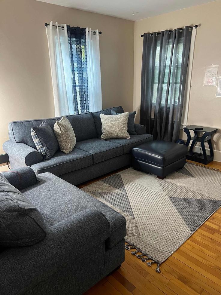 Syracuse, Syracuse에 위치한 Building Stafford Avenue - eastwoods-finest - 1363374 유닛의 세련된 인테리어가 돋보이는 거실 Syracuse, Syracuse에 위치한 Building Stafford Avenue - eastwoods-finest - 1363374 유닛의 세련된 인테리어가 돋보이는 거실