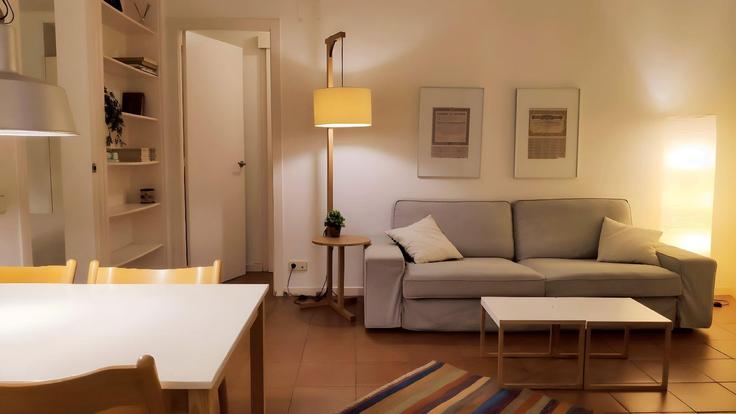 Ciutat Vella, Barcelona에 위치한 Building La Rambla - easyflat - 1251720 - BCN 아파트의 세련된 인테리어가 돋보이는 거실 Ciutat Vella, Barcelona에 위치한 Building La Rambla - easyflat - 1251720 - BCN 아파트의 세련된 인테리어가 돋보이는 거실