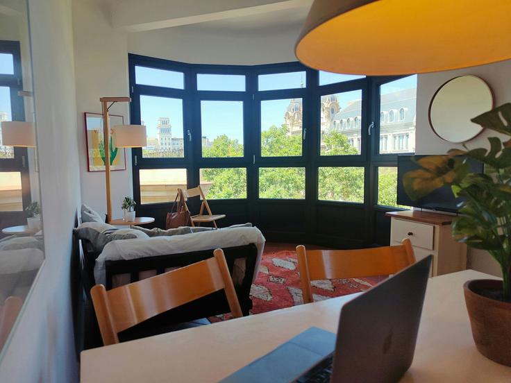 Salle de séjour élégante avec mobilier moderne dans un appartement à Building La Rambla - easyflat - 1251719 - BCN à Ciutat Vella, Barcelona