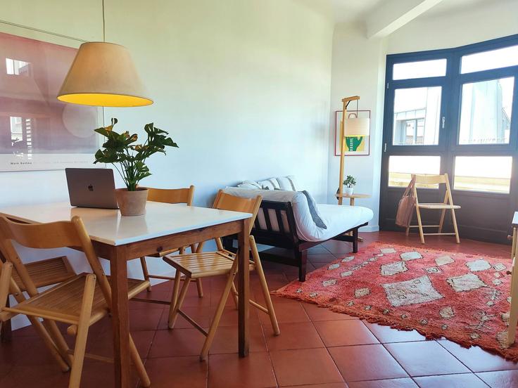 Elegant gestaltetes Wohnzimmer mit moderner Einrichtung in einer Wohnung im Building La Rambla - easyflat - 1251719 - BCN in Ciutat Vella, Barcelona Elegant gestaltetes Wohnzimmer mit moderner Einrichtung in einer Wohnung im Building La Rambla - easyflat - 1251719 - BCN in Ciutat Vella, Barcelona