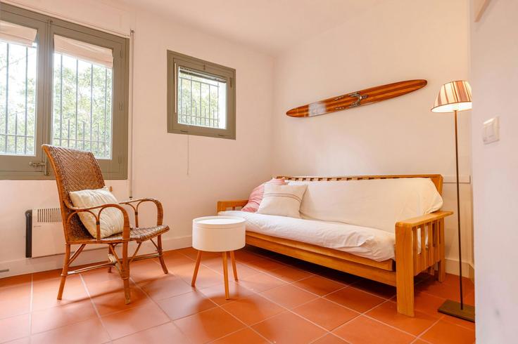 Building Carrer de Aigua Xelida - easyflat - 1251700 - MAD adresindeki bir dairede modern mobilyalarla zarif bir şekilde tasarlanmış oturma odası Tamariu, Tamariu Building Carrer de Aigua Xelida - easyflat - 1251700 - MAD adresindeki bir dairede modern mobilyalarla zarif bir şekilde tasarlanmış oturma odası Tamariu, Tamariu