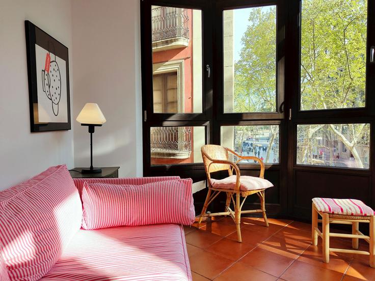 Elegant gestaltetes Wohnzimmer mit moderner Einrichtung in einer Wohnung im Building Carrer dels Tallers - easyflat - 1251728 - BCN in Ciutat Vella, Barcelona Elegant gestaltetes Wohnzimmer mit moderner Einrichtung in einer Wohnung im Building Carrer dels Tallers - easyflat - 1251728 - BCN in Ciutat Vella, Barcelona