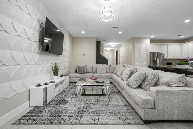 Sala de estar elegantemente projetada com móveis modernos em um apartamento no Building Calistoga Avenue - ecologic-team - 1094217 - MCO em Kissimmee, Kissimmee Sala de estar elegantemente projetada com móveis modernos em um apartamento no Building Calistoga Avenue - ecologic-team - 1094217 - MCO em Kissimmee, Kissimmee