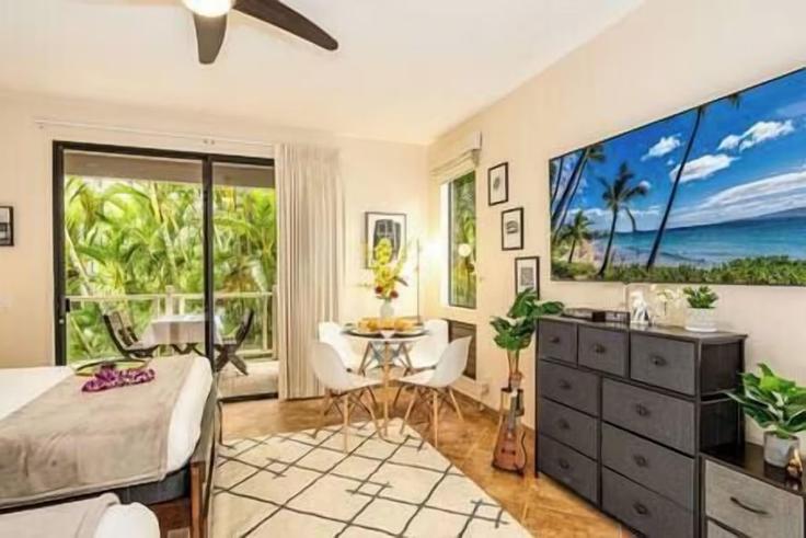 Elegant gestaltetes Wohnzimmer mit moderner Einrichtung in einer Wohnung im Building Wailea Ike Place - einstein-horizon-rentals - 1436437 in Wailea-Makena, Wailea-Makena