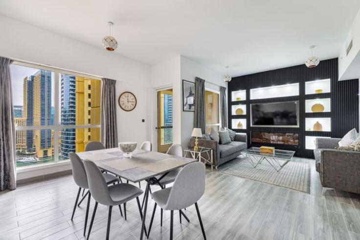 Building Al Mamsha Street - elegant-homes - 1509456 adresindeki bir dairede modern mobilyalarla zarif bir şekilde tasarlanmış oturma odası Dubai Marina, Dubai