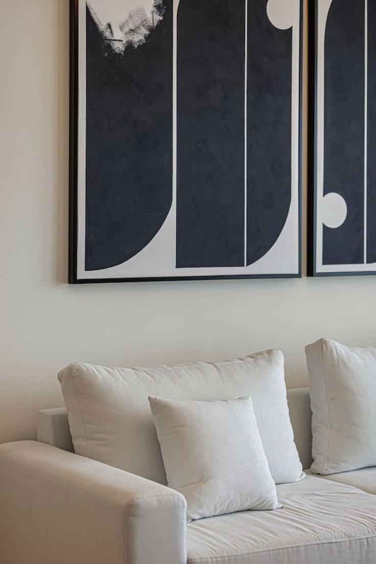 Elegant gestaltetes Wohnzimmer mit moderner Einrichtung in einer Wohnung im Building Tariaq Bedon Esm - elegant-homes - 1509476 in The Palm Jumeirah, Dubai