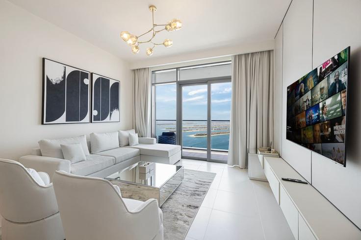 Building Tariaq Bedon Esm - elegant-homes - 1509476 adresindeki bir dairede modern mobilyalarla zarif bir şekilde tasarlanmış oturma odası The Palm Jumeirah, Dubai