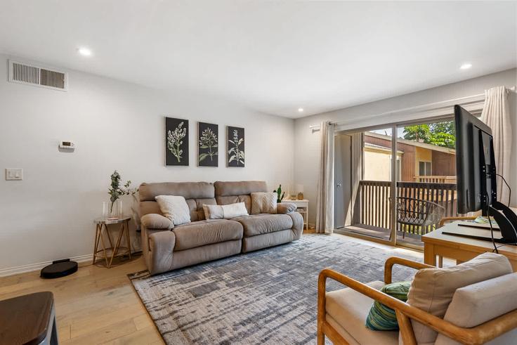 San Diego, San Diego에 위치한 Building Rancho Mission Road - elevate-vacation-homes - 1513734 유닛의 세련된 인테리어가 돋보이는 거실