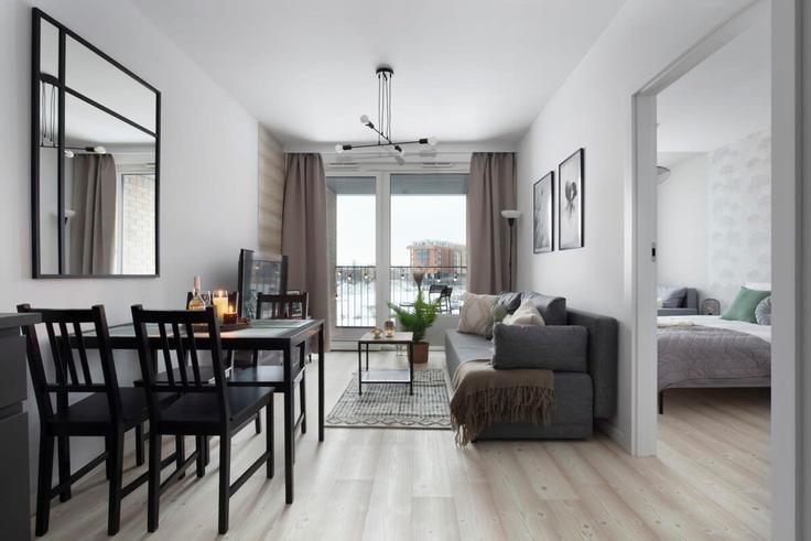 Salle de séjour élégante avec mobilier moderne dans un appartement à Building Stępkarska - elite-apartments - 1320096 à Gdańsk, Gdańsk Salle de séjour élégante avec mobilier moderne dans un appartement à Building Stępkarska - elite-apartments - 1320096 à Gdańsk, Gdańsk