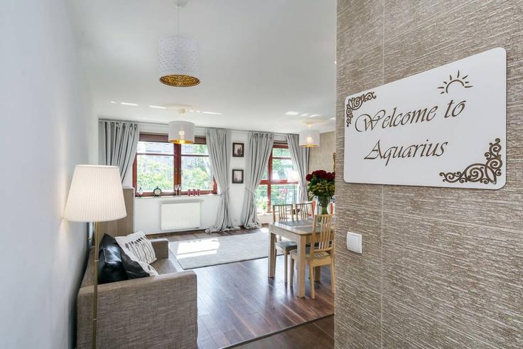 Salle de séjour élégante avec mobilier moderne dans un appartement à Building Toruńska - elite-apartments - 1320100 à Gdańsk, Gdańsk Salle de séjour élégante avec mobilier moderne dans un appartement à Building Toruńska - elite-apartments - 1320100 à Gdańsk, Gdańsk